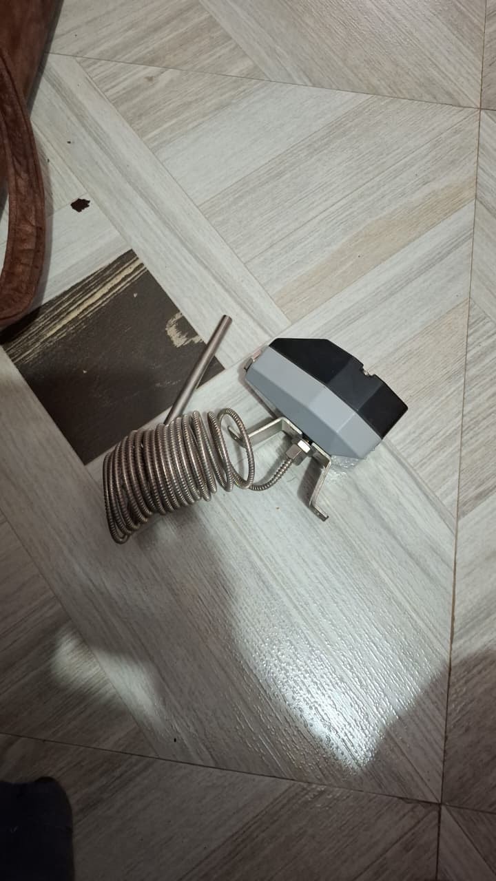Coiled metal thermostat sensor probe
