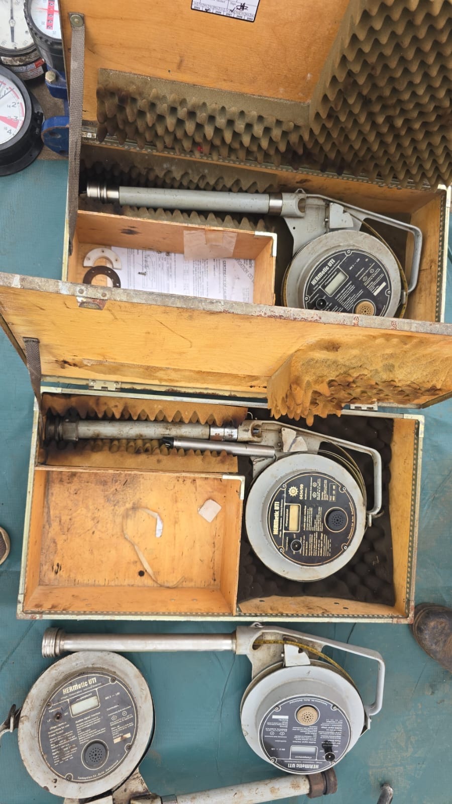 Hermetic UTI surveying instruments in a protective case