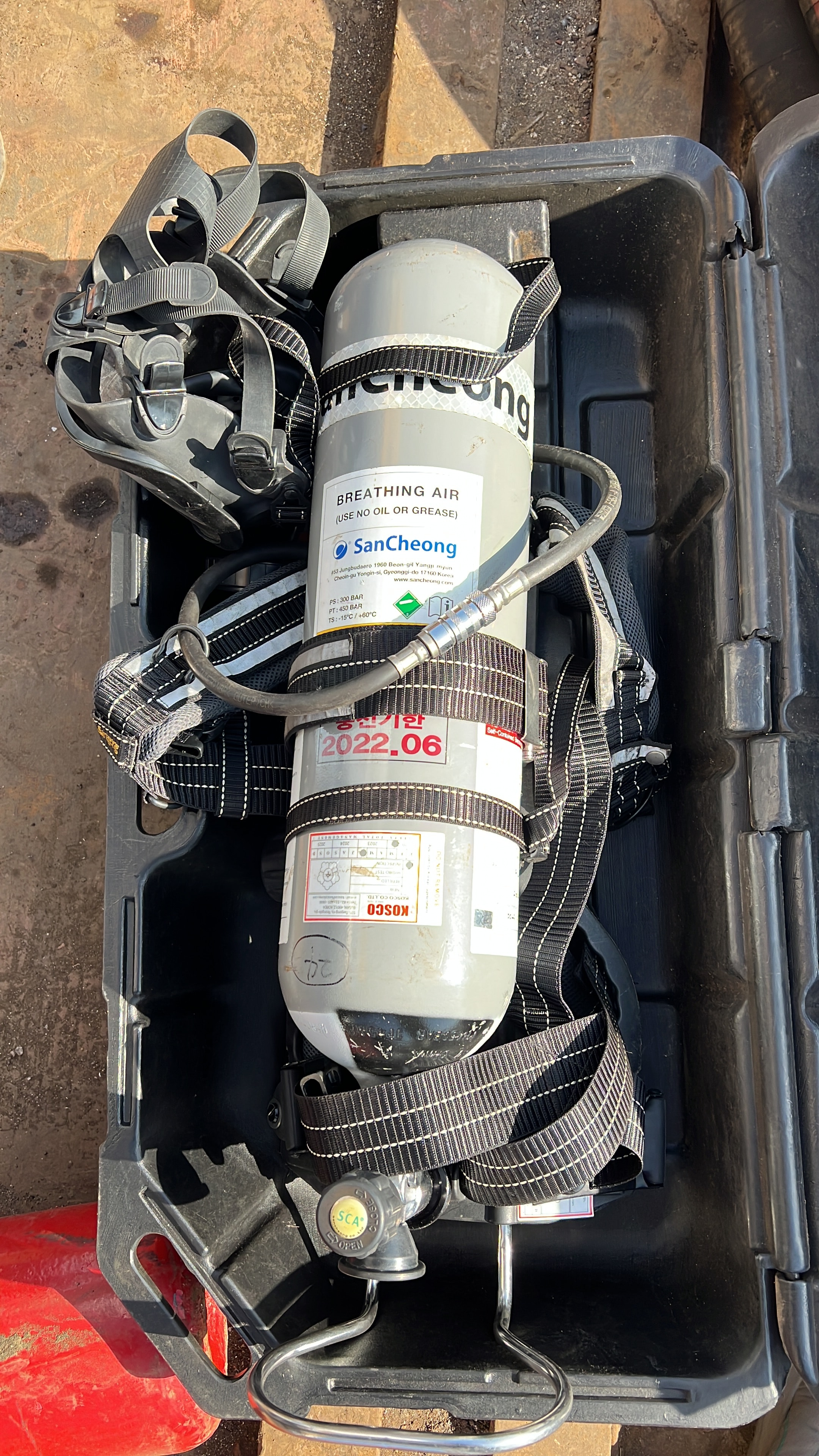 Breathing air cylinder with safety harness gear