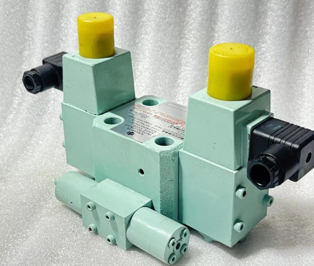 Pneumatic directional control valve assembly