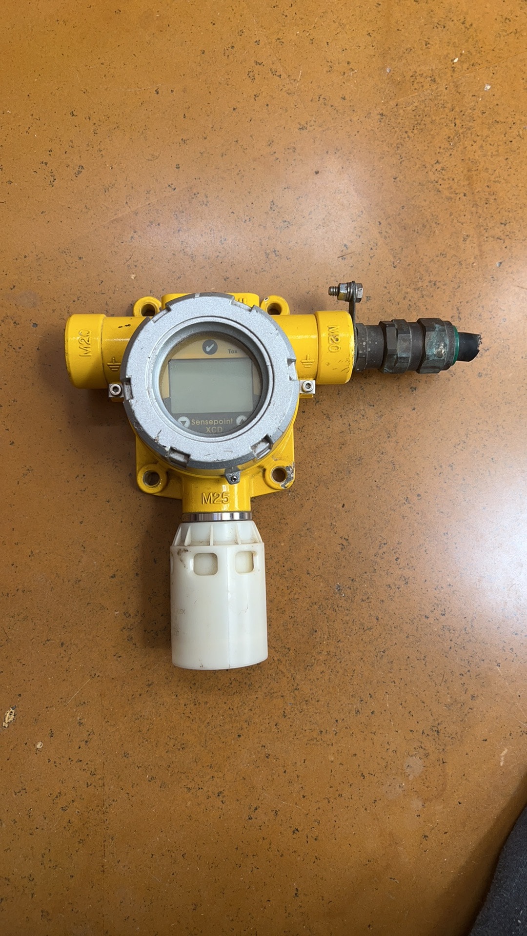 Industrial gas detector with sensor housing